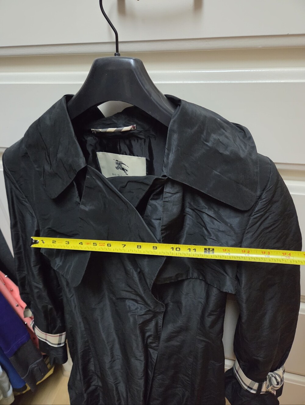 Classic Black Women's Trench Coat - Burberry - Picture 5 of 6